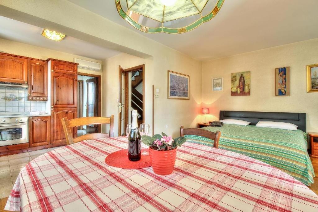 With A Parking Space - 15941 Umag